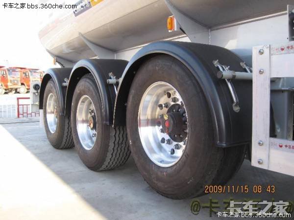 【实拍】中集单胎油罐挂车