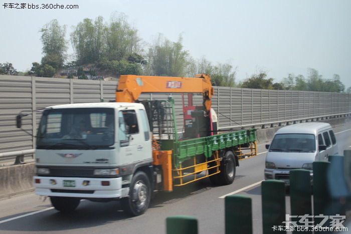 装斯文之----行走台湾拍卡车!