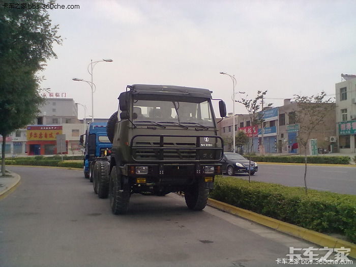 今天见陕汽越野赛车和军车,二话不说上图