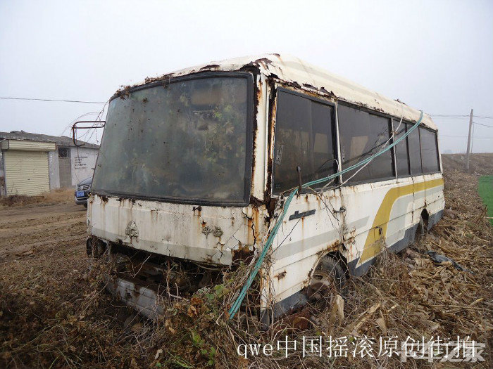 实拍老车之---上世纪九十年代的仿碧莲的华西牌cdl6602