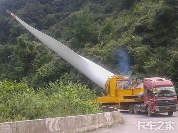 看看现在的风力发电运输车,叶片山地倒运车