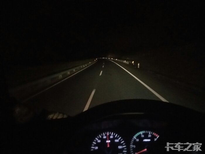 夜色,孤独的夜行者