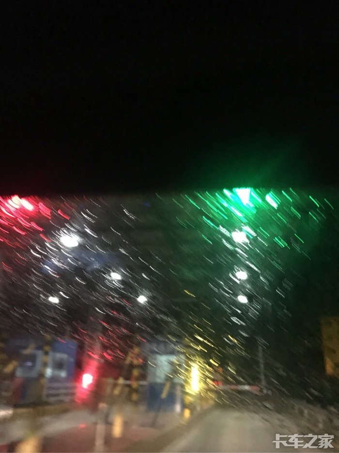 又是雨夜行车
