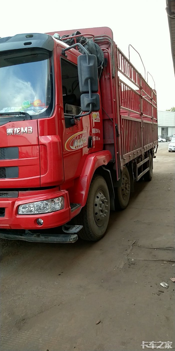 优价转让东风柳汽乘龙m3前四后四7.8米高栏车