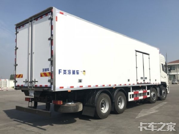 东风天龙9.6米高顶冷藏车