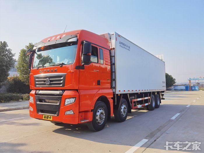 9米6重汽汕德卡肉钩冷藏车,32吨