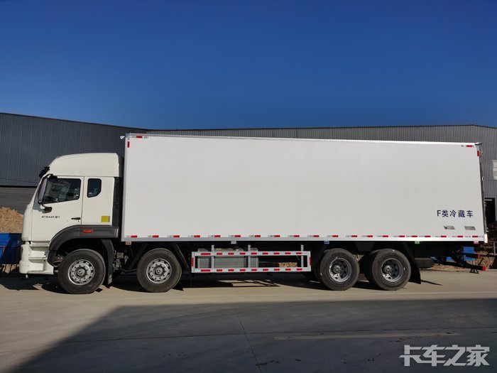 9米6重汽豪瀚n7冷藏车,440马力曼发动机