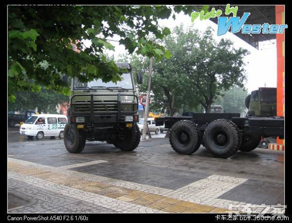 实拍陕汽sx2300荒野猛兽重型军用越野车