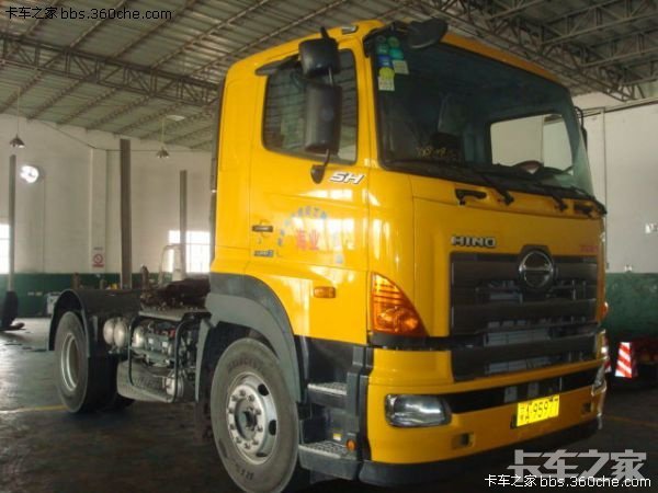 日本日野拖车与自卸车.