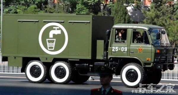 野战净水车,主要用于前线野战部队净化饮用水以及洗澡