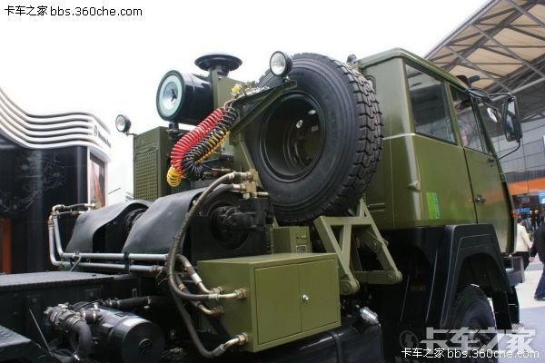 看一看陕汽军用牵引车其实和普通民用车也差不多