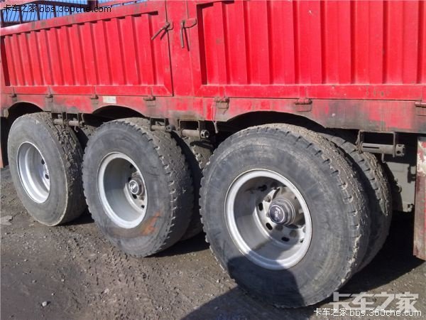 挂车轮胎.jpg