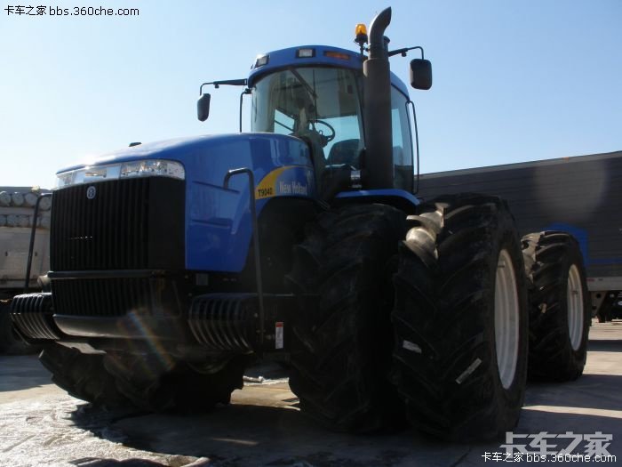 黑河口岸看到的大家伙——纽荷兰t9040拖拉机
