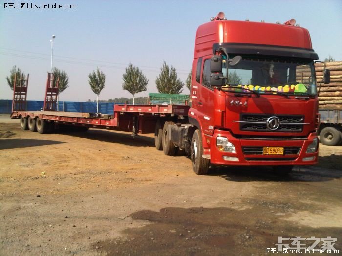 出售东风天龙16米带爬梯板车