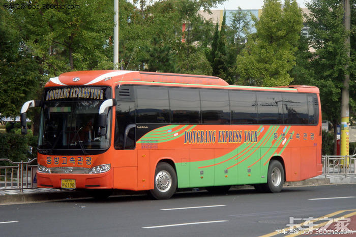 上次有卡友建议也拍拍其他车   正好碰上一辆大宇的大巴   型号是bx