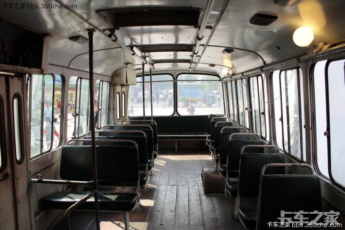 很老的公交车