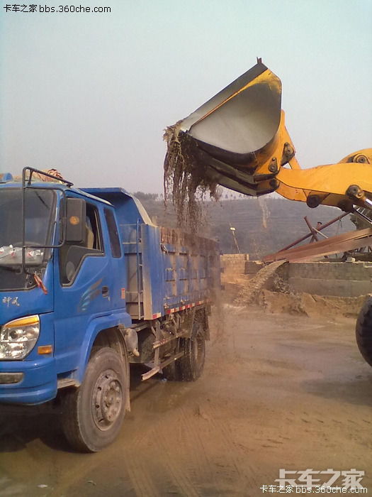 天没亮就来了,终于到我装沙子了