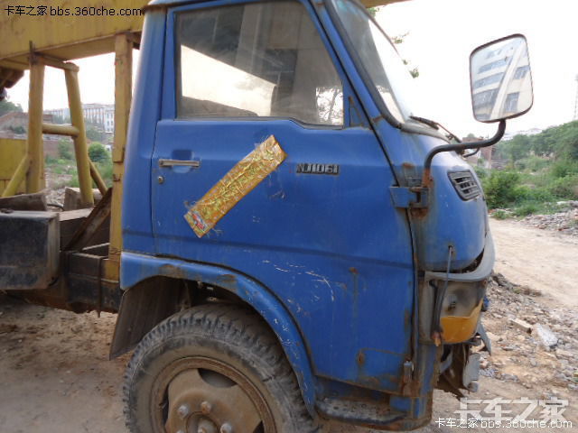 随手拍老车之跃进131吊车nj1061