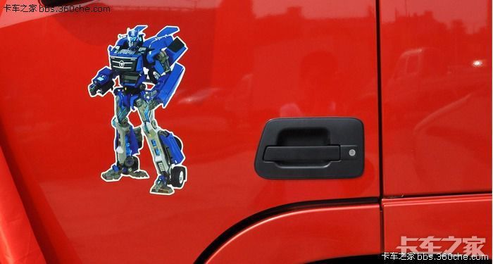 车门上的机器人不错,可惜没法拿下来.