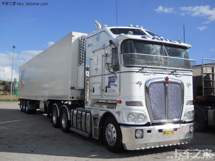 看惯了千篇一律的欧式重卡来欣赏欣赏霸气十足的美式平头重卡吧