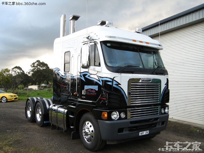 看惯了千篇一律的欧式重卡,来欣赏欣赏霸气十足的美式平头重卡吧!