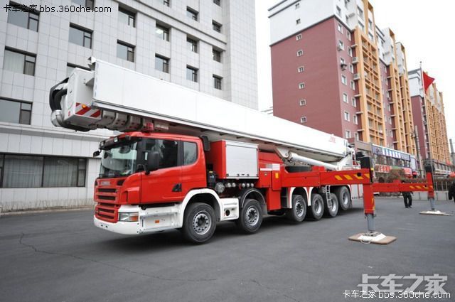 国内斯堪尼亚博浪涛101米登高车实拍