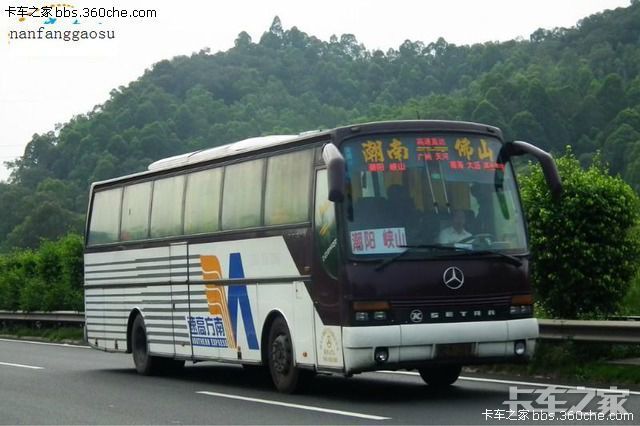 奔驰凯斯鲍尔客车介绍最引人注目的就是号称42万的沐浴式空调