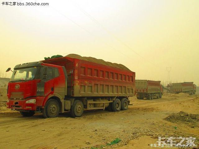 解放j68x4自卸车拉沙子行车随拍
