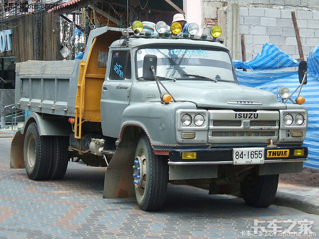 五十铃6吨长头中型卡车