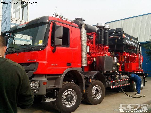 奔驰4144压裂车