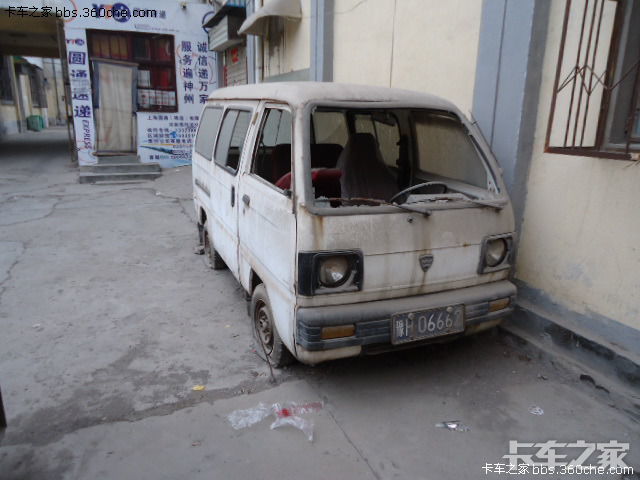 街拍老车之九五年生产的松花江牌微型面包车