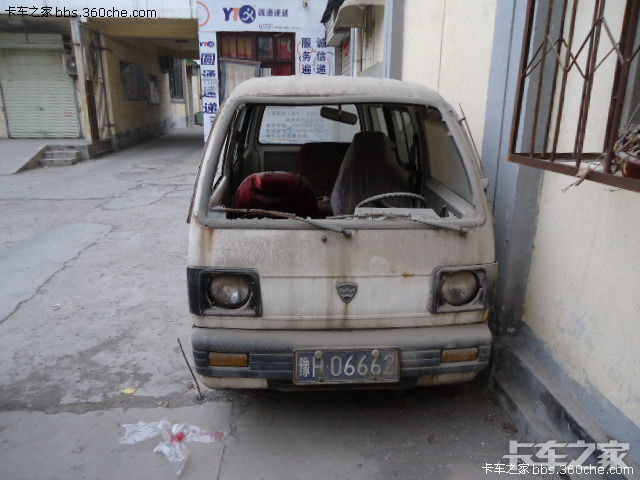 街拍老车之九五年生产的松花江牌微型面包车