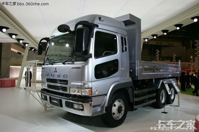 新款三菱fuso泥头车.