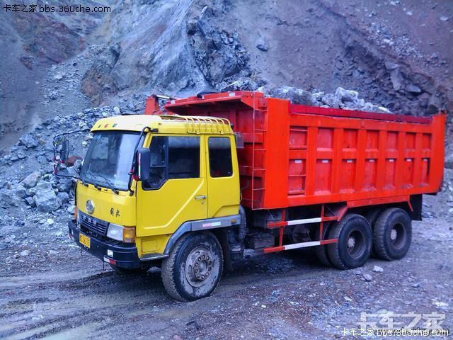 由于货源多  ,一个车不够,于是 当年又买了个二手的解放四大自卸