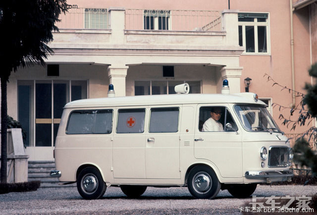 菲亚特238救护车截取自1974年苏联电影意大利人在俄罗斯的奇遇