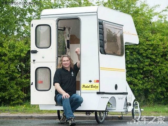牛人万元打造最小人力房车两平米移动行宫