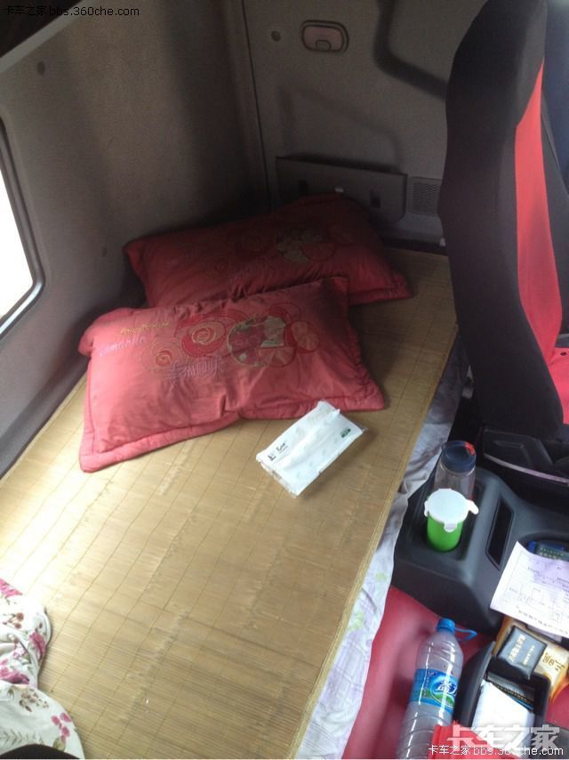 驾驶员走了93年小老板一人跑半挂