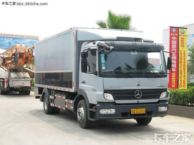 大胡子带你走近奔驰atego运钞车
