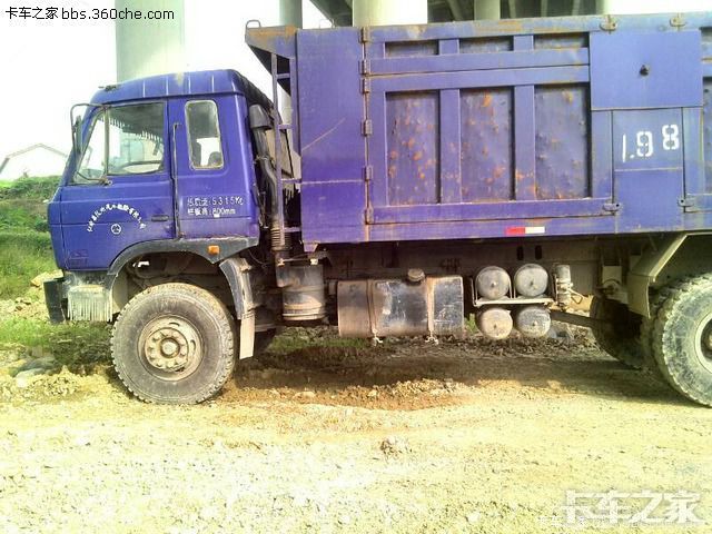 闲拍东风紫罗兰240自卸车