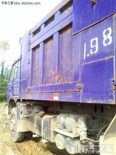 闲拍东风紫罗兰240自卸车