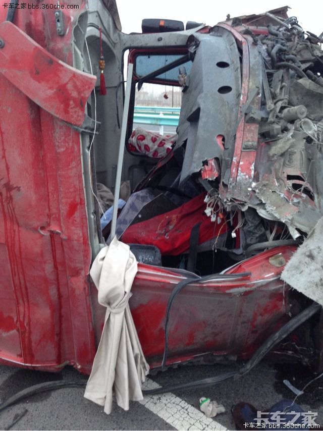 驾驶室报废,副驾驶人报废一个