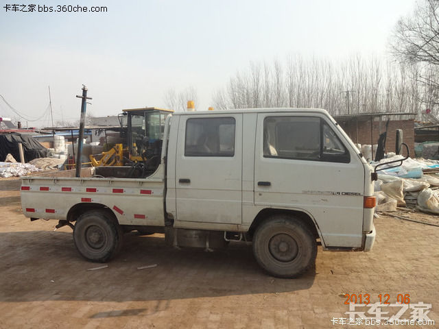 狂奔的老古董十七年的老五十铃双排座轻卡实拍试驾