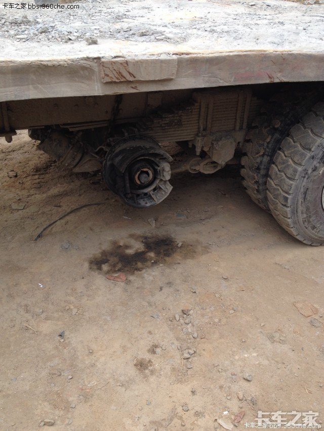 后桥套管断了,辛亏是双桥,不然就坏在路上了