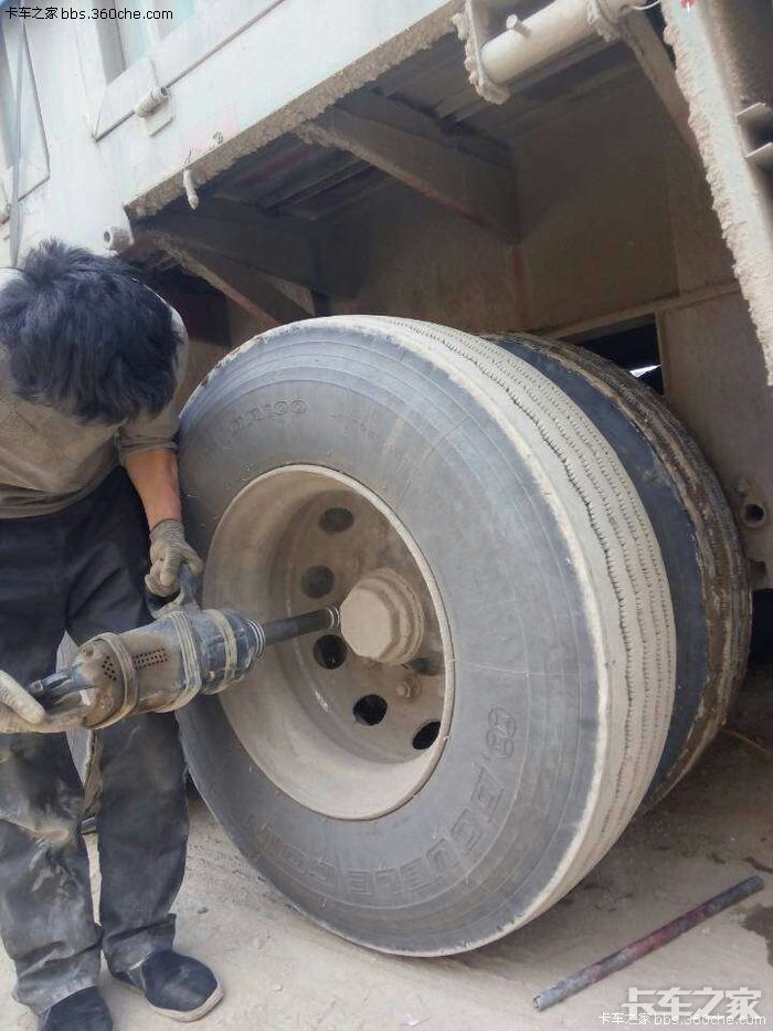 送起来瑟!风炮换轮胎