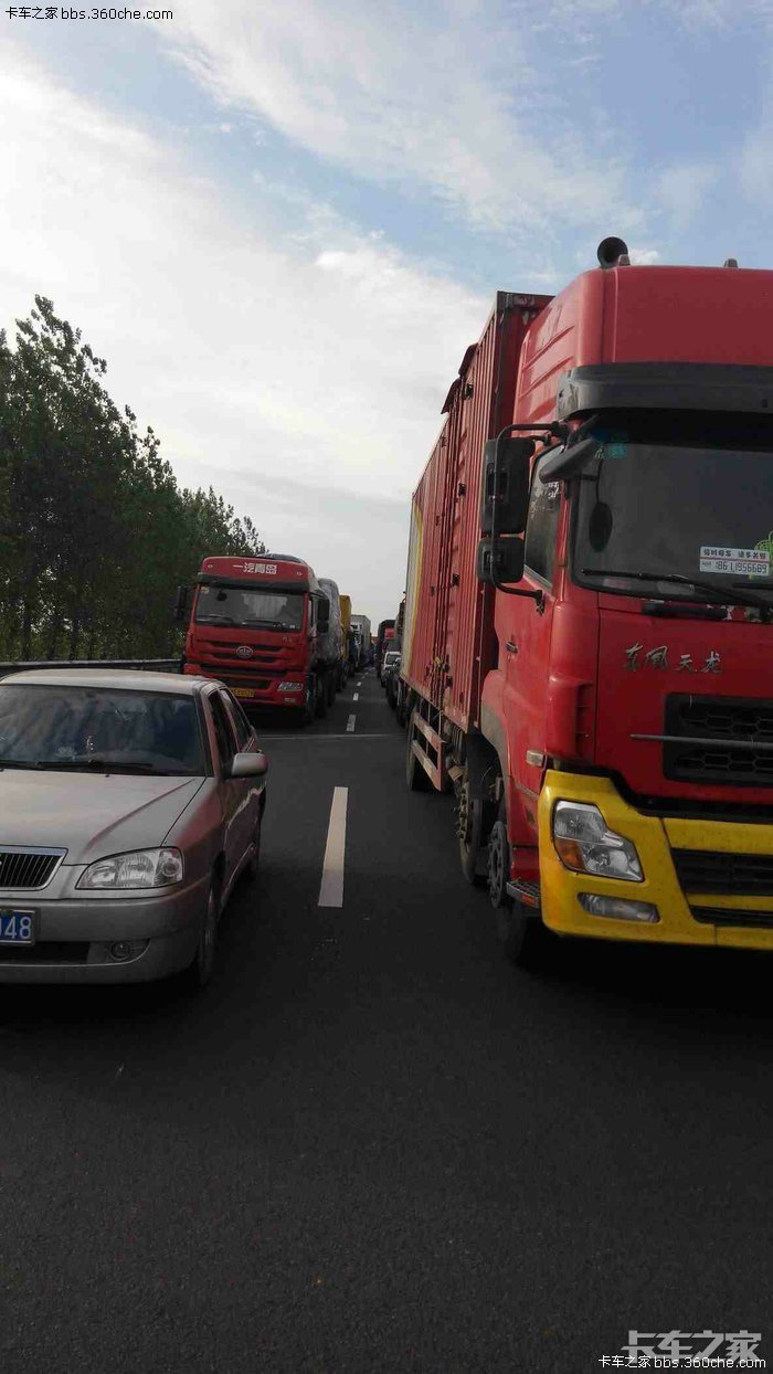 京沪高速泰兴段堵车了