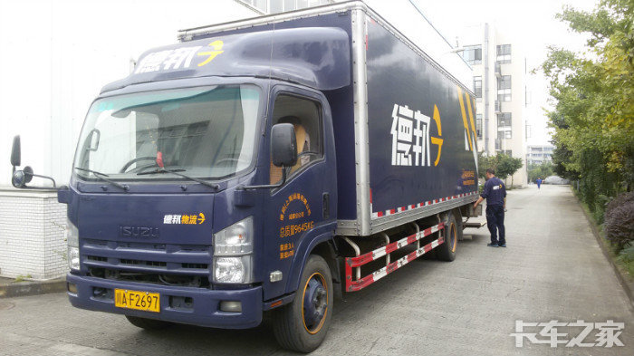 双11快递车随手拍德邦物流长途运输真心服务至最后一公里