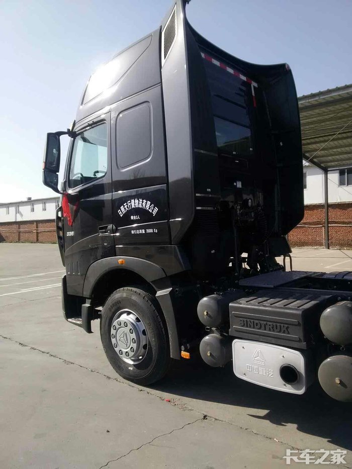 黑色豪沃a7全黑内饰提车