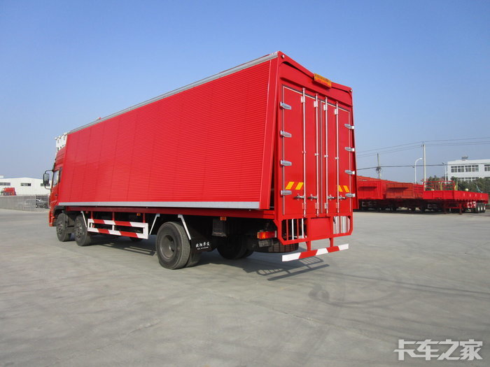 6米红色飞翼车厢:轻轻关下翅膀了.自动化开关