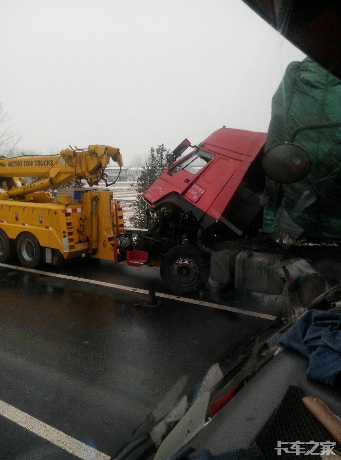 京沪高速楚州段事故