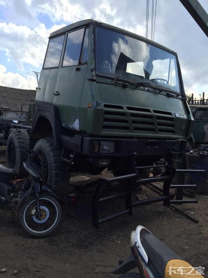 装双增压发动机的斯太尔大m5g牵引车